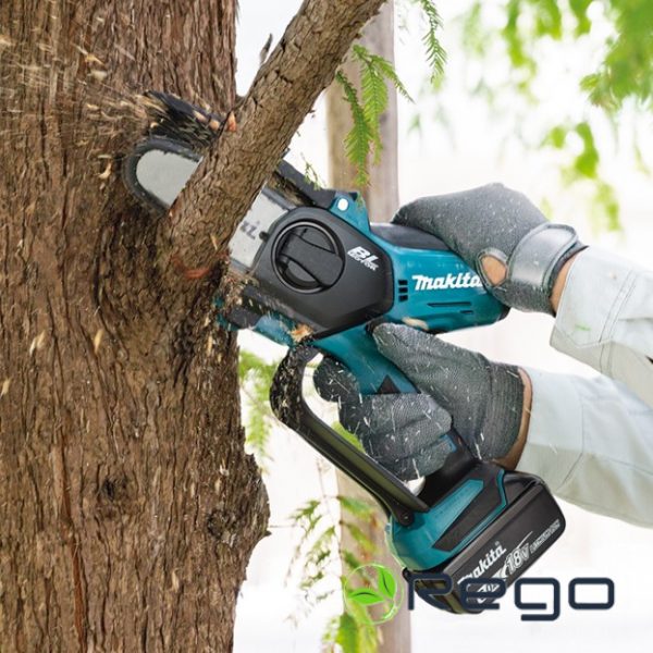 DUC101SF-1.jpg Makita DUC101SF Ķēdes zāģis LXT 18V 100mm (3.0Ah DC18SD)